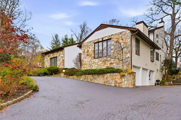 Manhasset, NY 11030,43 Bristol DR