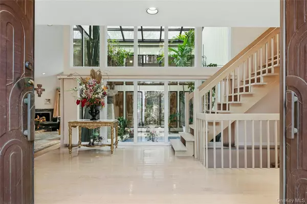 Manhasset, NY 11030,43 Bristol DR