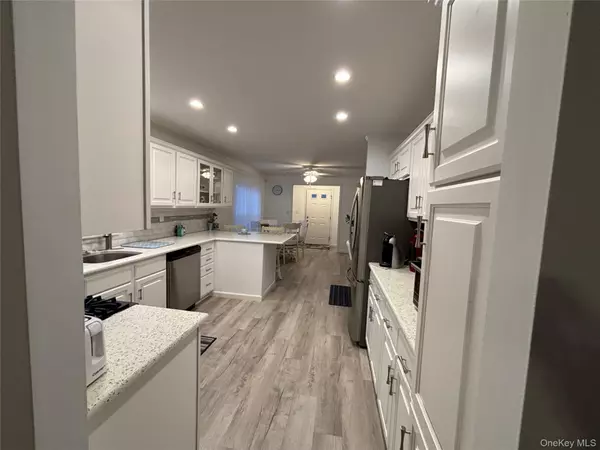 Riverhead, NY 11901,61 Forge RD #29