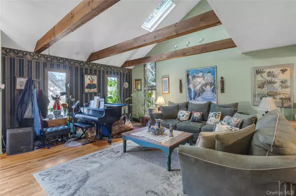 Centerport, NY 11721,1111A Washington DR #A