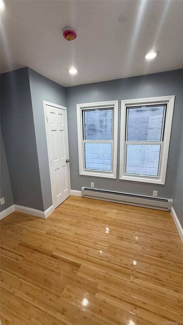 Saint Albans, NY 11412,116-45 195 ST