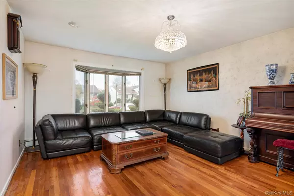 Levittown, NY 11756,68 Myles AVE