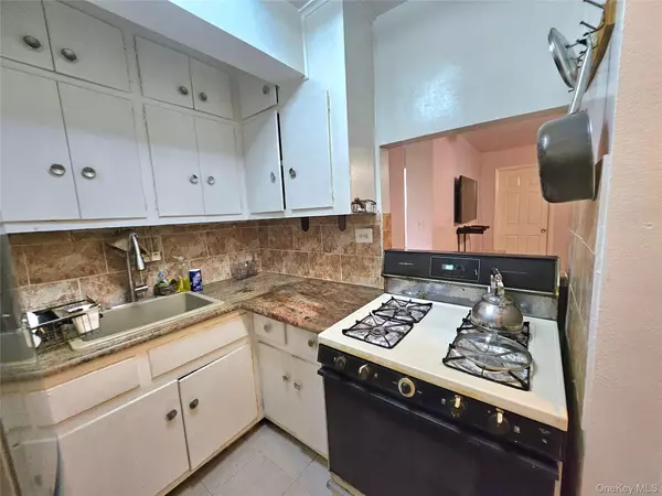 Jamaica, NY 11432,87-70 173 Street #6H