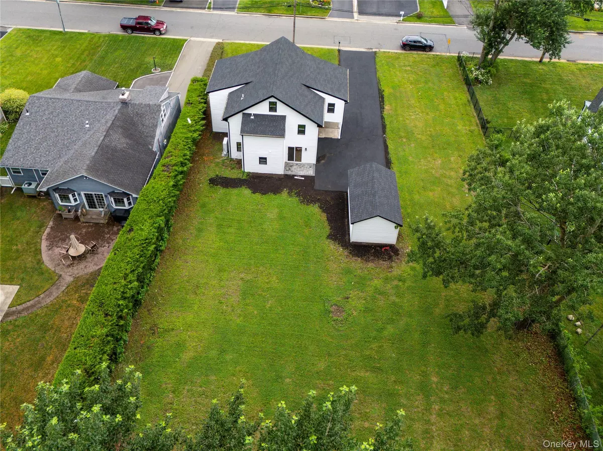 Amityville, NY 11701,62 Central AVE