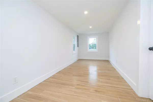 Amityville, NY 11701,62 Central AVE