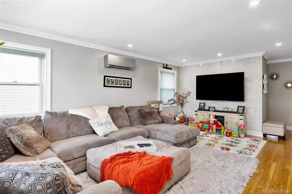 Long Beach, NY 11561,464 Lindell BLVD #2nd FL