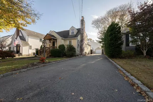 Oceanside, NY 11572,471 Windsor PL