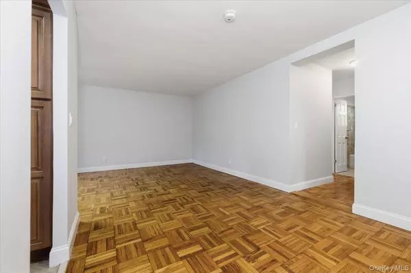 Rockville Centre, NY 11570,275 Maple AVE #B 1