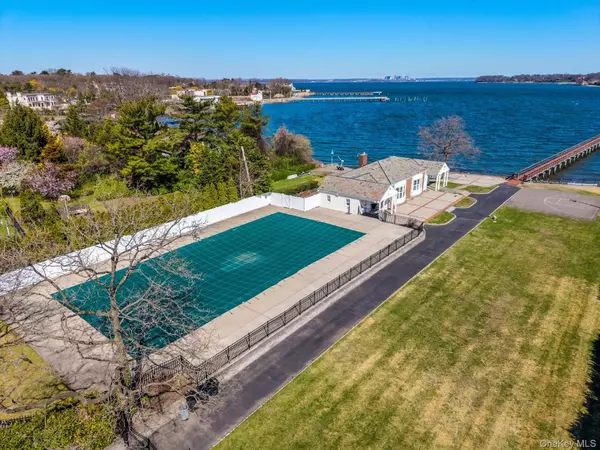 Great Neck, NY 11024,33 Harbour RD