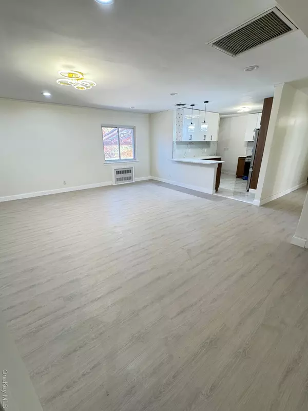 Oakland Gardens, NY 11364,5003 Horatio Pkwy