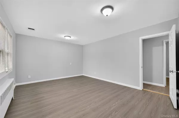 Plainview, NY 11803,552 Old Country RD