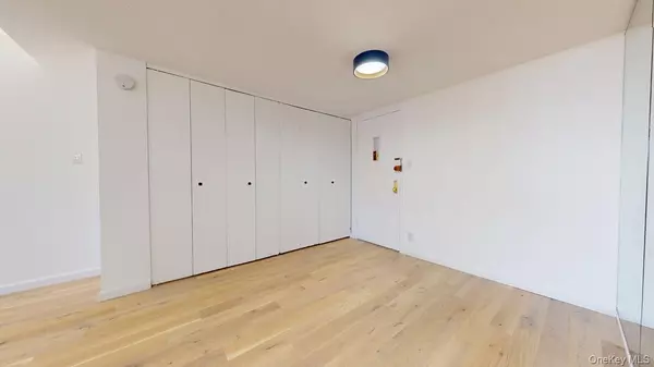 Forest Hills, NY 11375,118-17 Union TPKE #18H