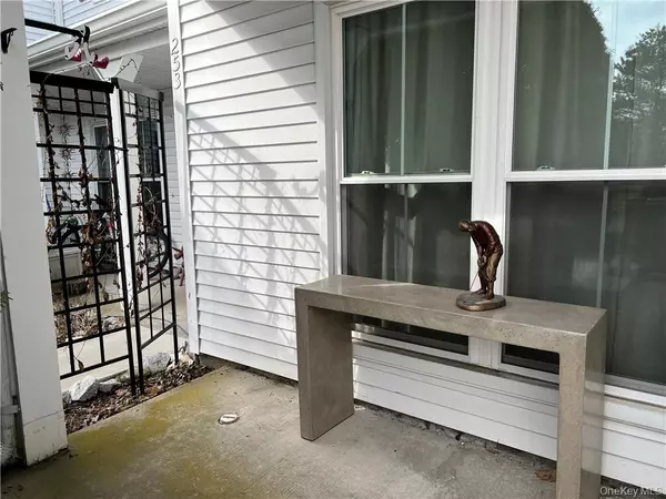 Warwick, NY 10990,255 Homestead Village DR