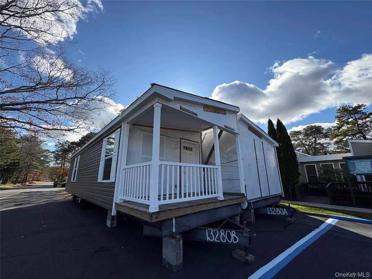 Riverhead, NY 11901,525 57 Riverleigh AVE #57