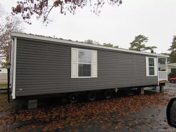 Riverhead, NY 11901,525 57 Riverleigh AVE #57