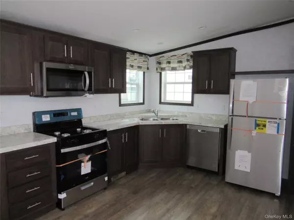 Riverhead, NY 11901,525 57 Riverleigh AVE #57