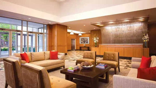 Flushing, NY 11354,40-28 College Point BLVD #T2-811