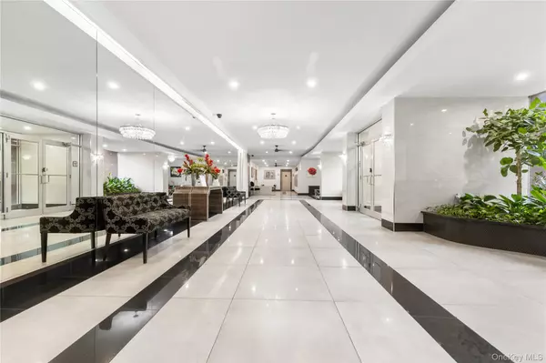 Rego Park, NY 11374,64-11 99th ST #3O4