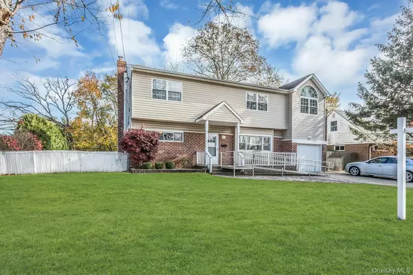 Commack, NY 11725,77 Marvin LN