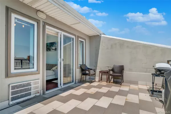 Far Rockaway, NY 11694,208 Beach 124th ST #6