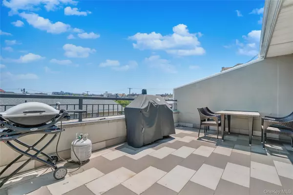 Far Rockaway, NY 11694,208 Beach 124th ST #6