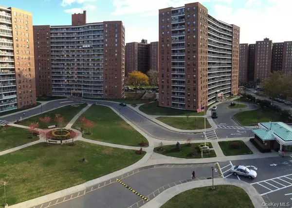 Rego Park, NY 11374,61-35 98th ST #12N