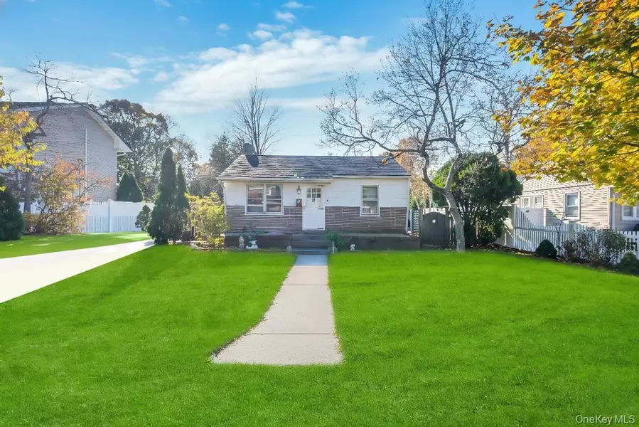 14 Weichers ST, Ronkonkoma, NY 11779