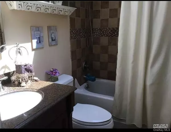 Selden, NY 11784,19 Biscayne DR