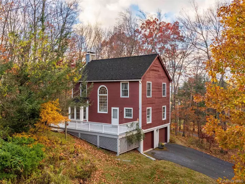 216 Starbarrack RD, Red Hook, NY 12571