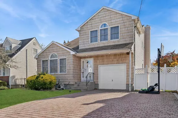 115 Schley AVE, Albertson, NY 11507