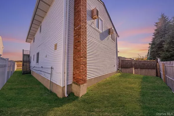 Lindenhurst, NY 11757,4 Bay PL