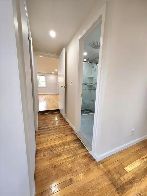 Mineola, NY 11501,306 Beebe RD