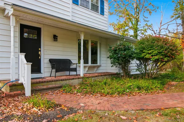 Setauket, NY 11733,14 Flax Pond Woods RD