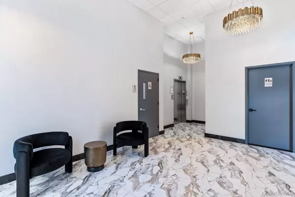 Astoria, NY 11103,37-18 Broadway #PH 502