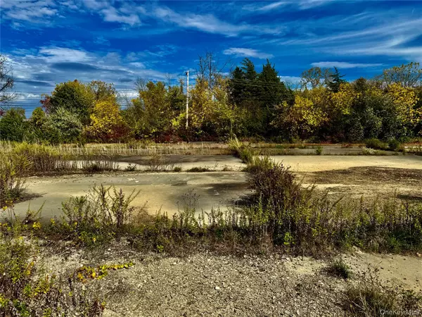 Hudson, NY 11944,2 Merle Avenue