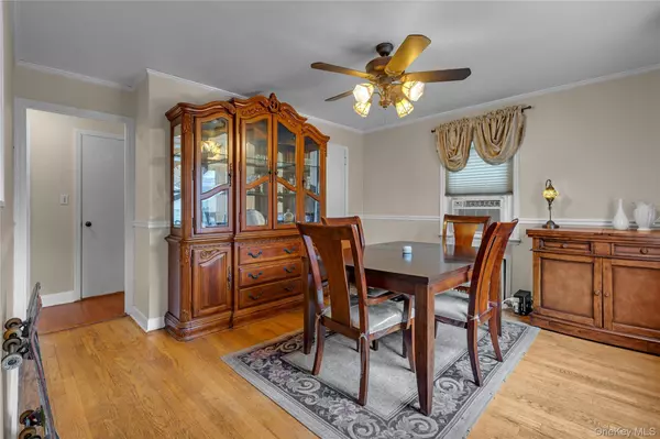 Huntington, NY 11746,263 Melville RD