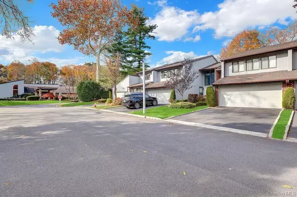 Jericho, NY 11753,4 Club DR #4