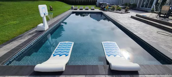 Miller Place, NY 11764,5 Field LN