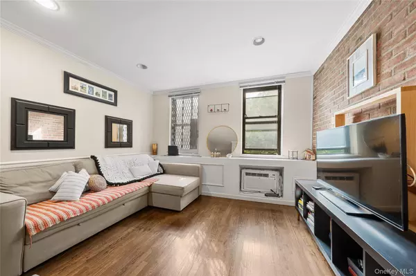 New York (manhattan), NY 10075,215 E 77TH ST #4D