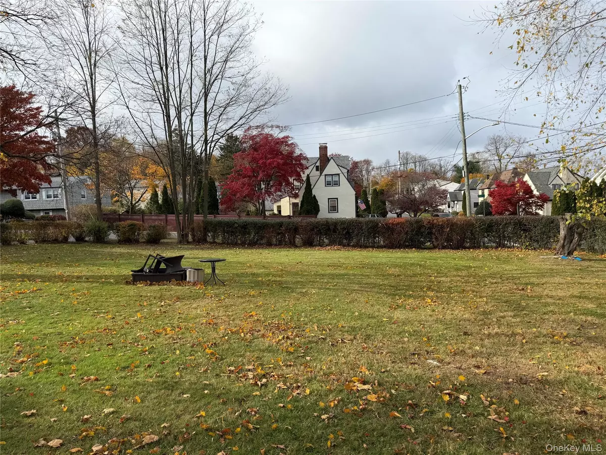 Elmsford, NY,0 Corner Oak Poplar ST