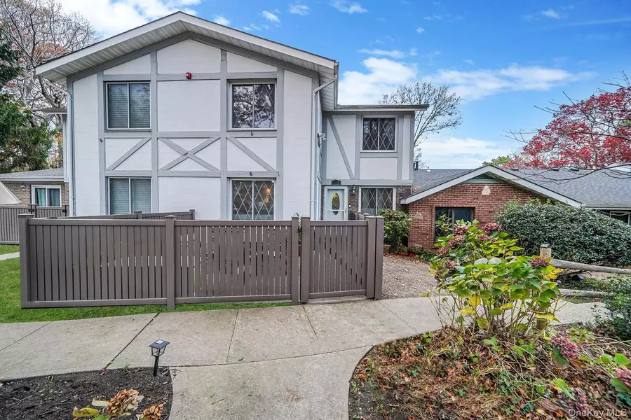 320 Woodland CT, Coram, NY 11727