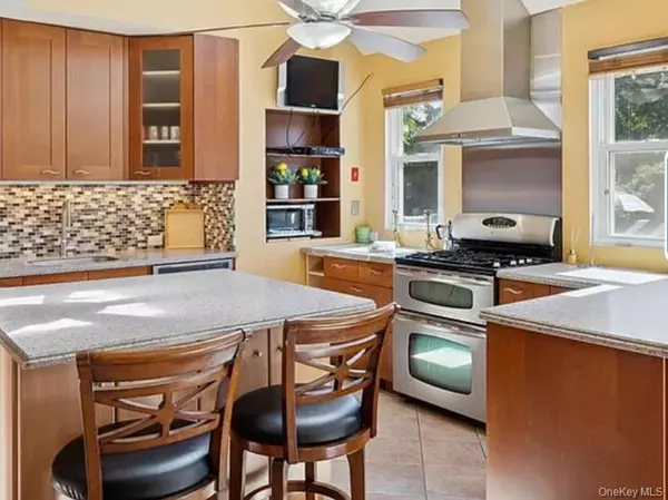 Southampton, NY 11968,3 Meadowgrass LN