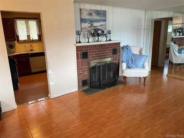 North Babylon, NY 11703,335 Alfred ST