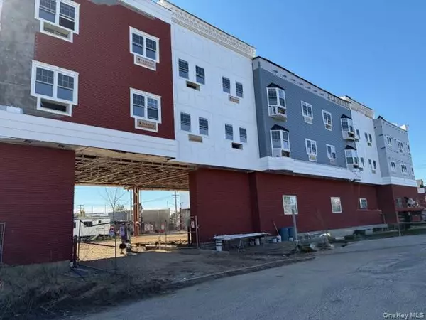 Bay Shore, NY 11706,227 4th AVE #211J