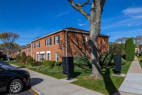 Bethpage, NY 11714,307-13 Hicksville Road #13