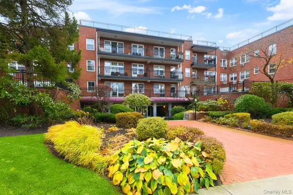 Great Neck, NY 11021,30 Stoner AVE #1S