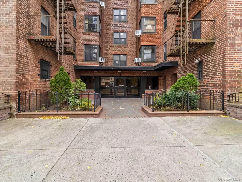 90-10 32nd AVE #305, East Elmhurst, NY 11369