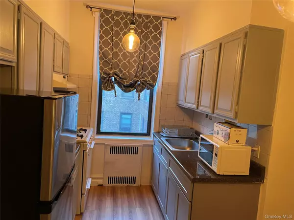 Forest Hills, NY 11375,110-21 73rd Rd #5F