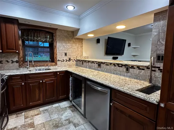 128 Bailey CT #128, Middle Island, NY 11953