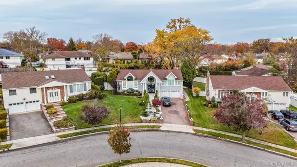 New Hyde Park, NY 11040,67 Royal WAY